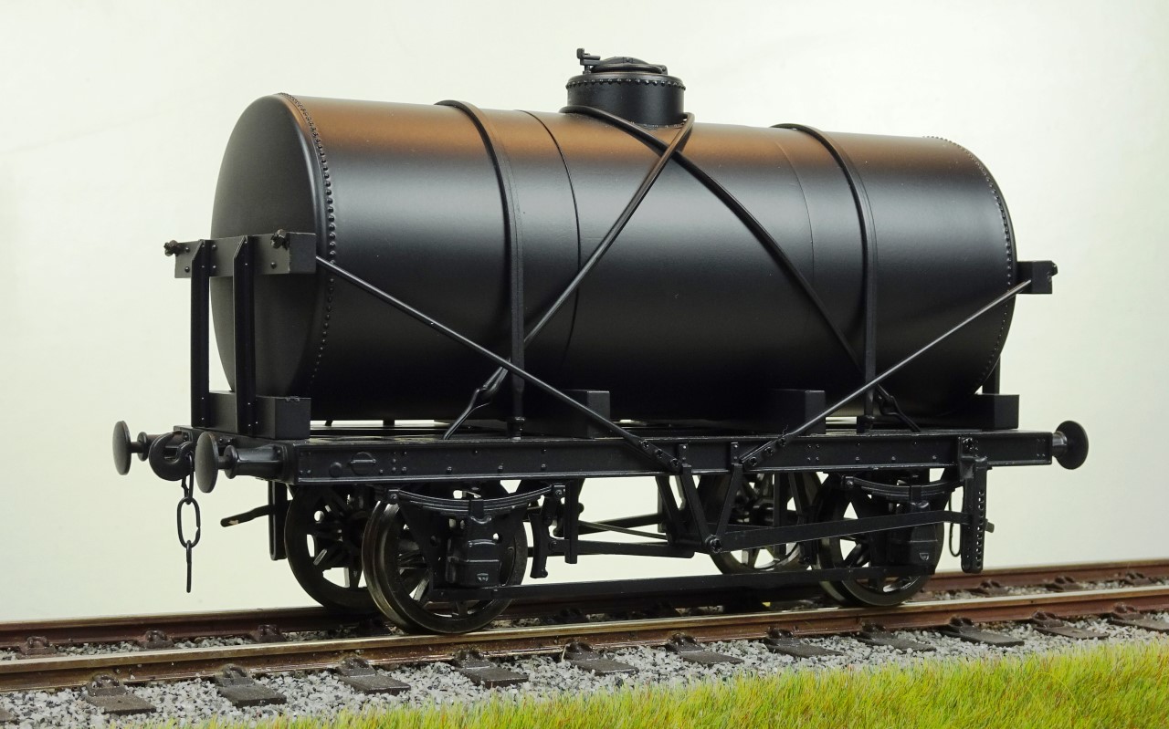 BRAND NEW SILVER WHEELED G SCALE 45mm GAUGE BLACK OIL TANKER TANK RAILWAY TRAIN 